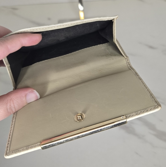 Gucci GG Guccisima Monogram Off White Leather Compact Wallet - Picture 8 of 12